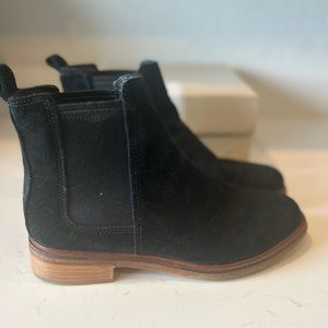 Clarks Chelsea Boot. Size 7